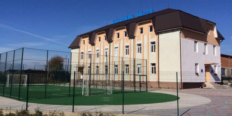 Ukraiński biznesmen zamienia fabrykę na adwentystyczną szkołę.
