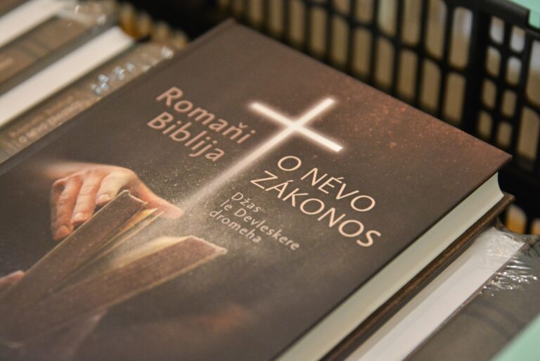 Adwentyści opublikowali pierwszy przekład Nowego Testamentu w języku romskim.